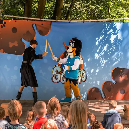 Feriehus Cozy Forest Retreat Near