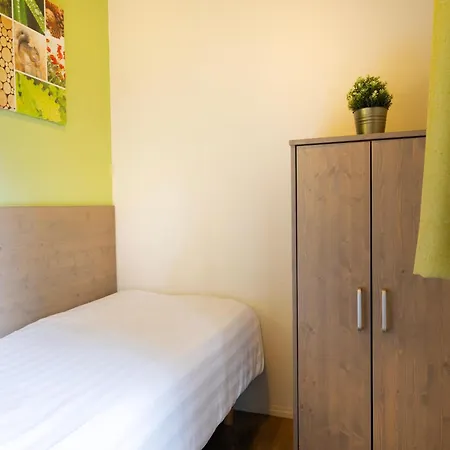 Cozy Forest Retreat Near